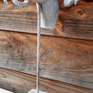 Stenen steenbok op staander - Afbeelding 2