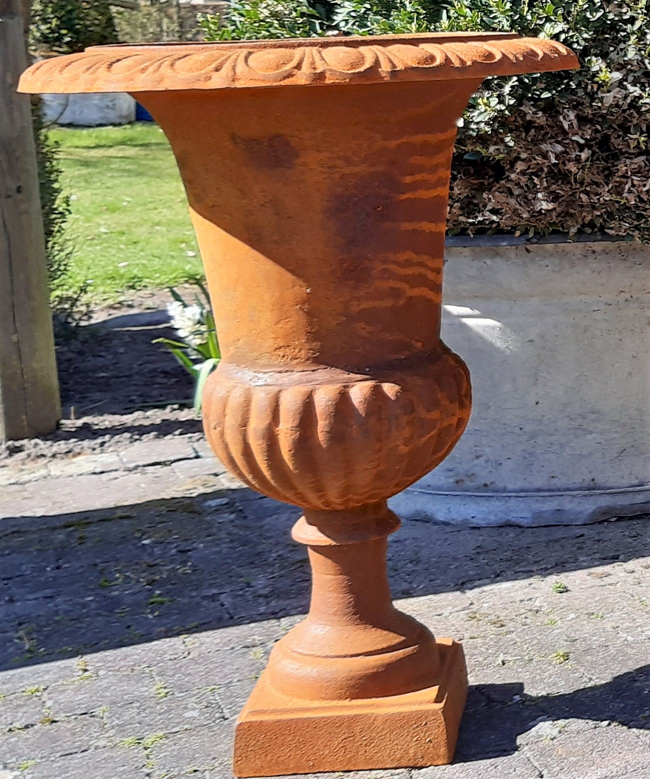 gietijzeren vaas 62cm x 46cm